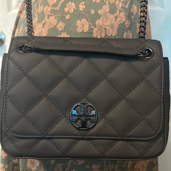 TORY BURCH in BLACK matte (PRELOVED) - Picture 1 of 9